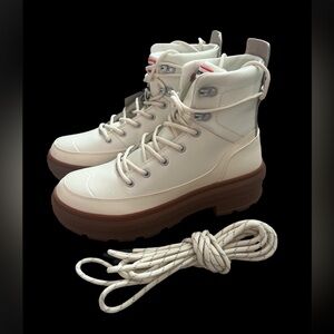 Size 8 -‎ Hunter Rebel Explorer Boots for Women Shaded White/Gum